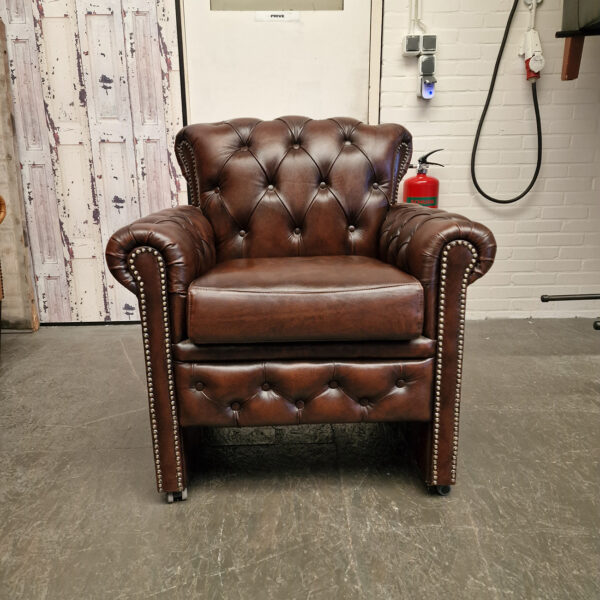 Scott Classic Chesterfield Eetkamerstoel – Antiek Bruin, Leer