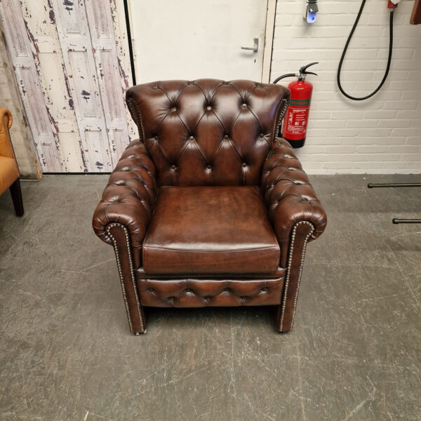 Scott Classic Chesterfield Eetkamerstoel – Antiek Bruin, Leer
