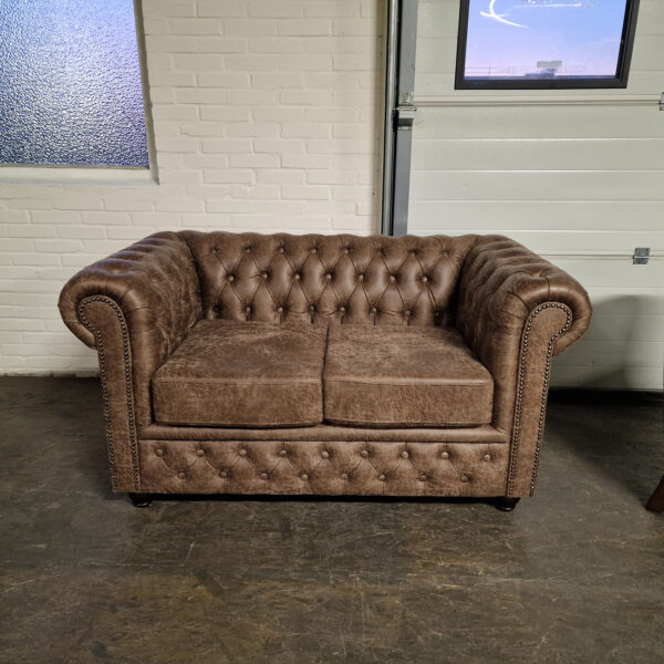Brighton 2-Zits Classic Chesterfield Bank – Bruin, Soft Leer