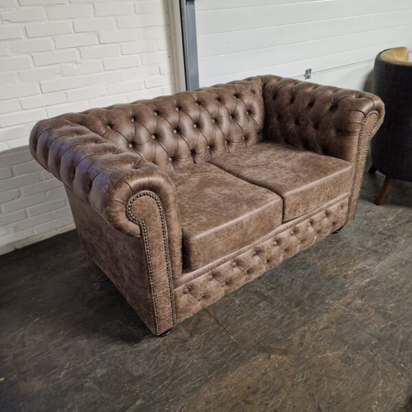 Brighton 2-Zits Classic Chesterfield Bank – Bruin, Soft Leer