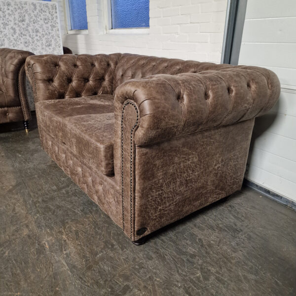 Brighton 2-Zits Classic Chesterfield Bank – Bruin, Soft Leer