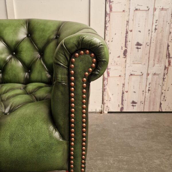 Chesterfield Club Chair – Knopenzit – Antiek Groen