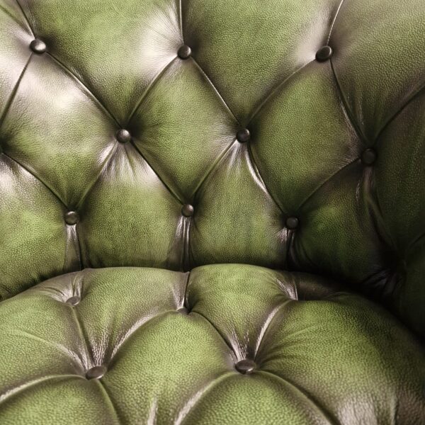 Chesterfield Club Chair – Knopenzit – Antiek Groen