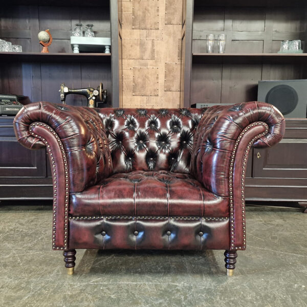 Chesterfield Medburn fauteuil - Antiek rood met knopenzit