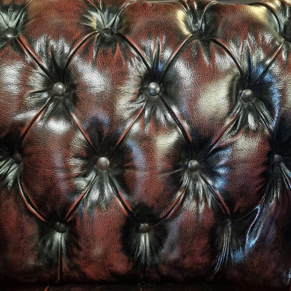 Chesterfield Medburn fauteuil - Antiek rood met knopenzit