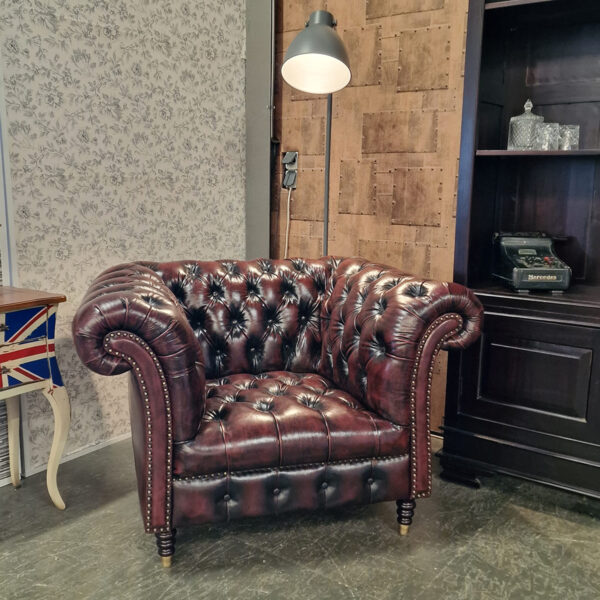 Chesterfield Medburn fauteuil - Antiek rood met knopenzit