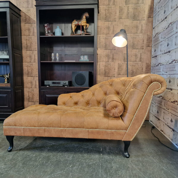 Chesterfield Daybed - Suede