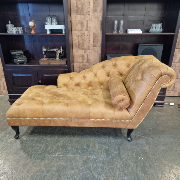 Chesterfield Daybed - Suede