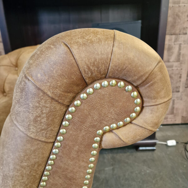 Chesterfield Daybed - Suede
