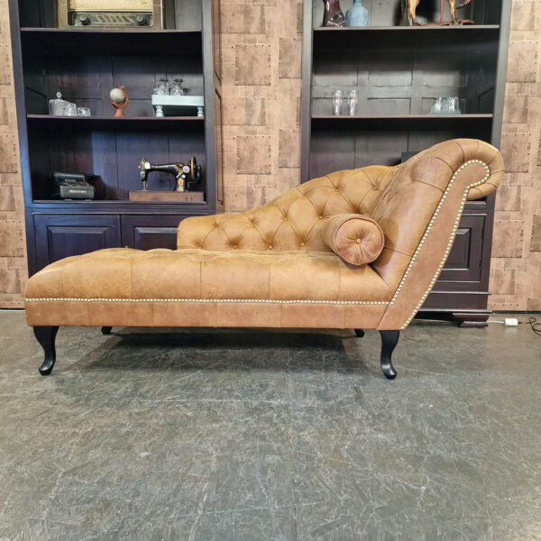 Chesterfield Daybed - Suede