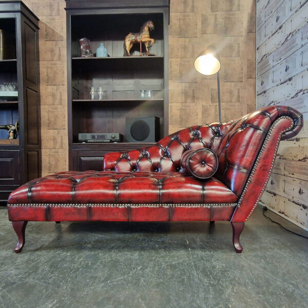 Chesterfield Daybed - Antiek Rood speciale nagels