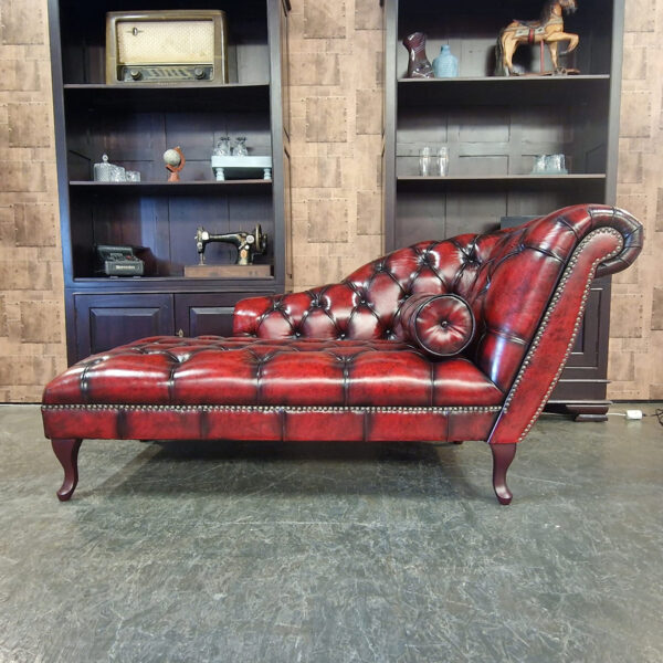 Chesterfield Daybed - Antiek Rood speciale nagels