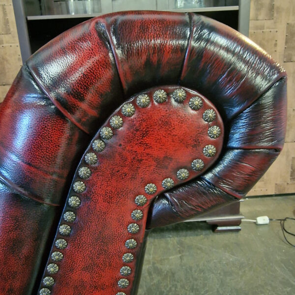 Chesterfield Daybed - Antiek Rood speciale nagels