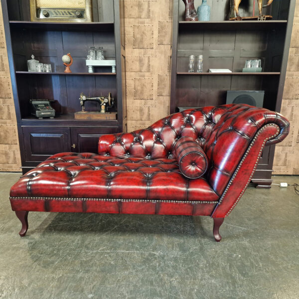 Chesterfield Daybed - Antiek Rood speciale nagels