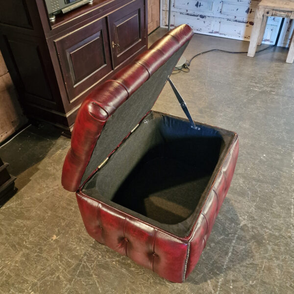 Chesterfield Boxstool - Antiek Rood