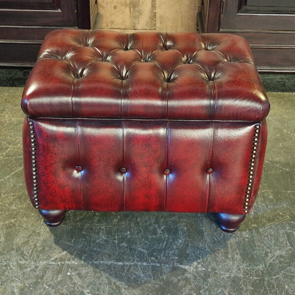 Chesterfield Boxstool - Antiek Rood